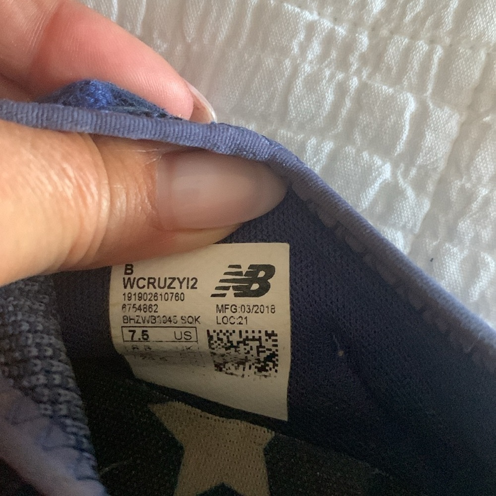 Sneakers - Picture 4 of 4